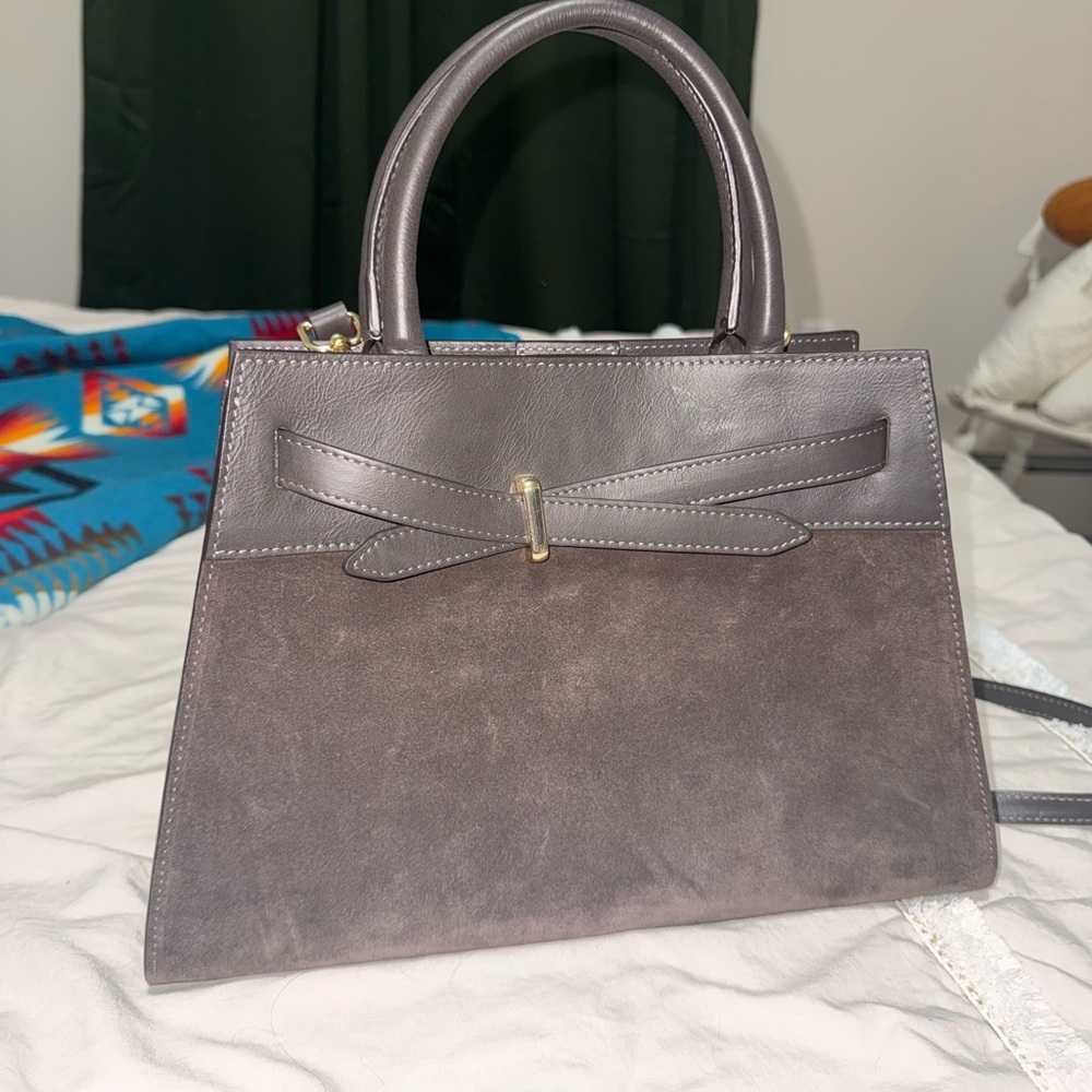 Elegant Gray Handbag